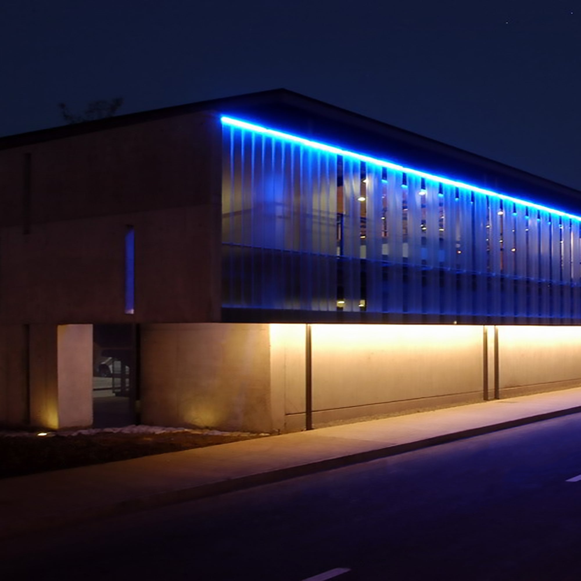 SMART ARCHITECTURAL LED WALL WASHER - REMOTE CONTROLLED