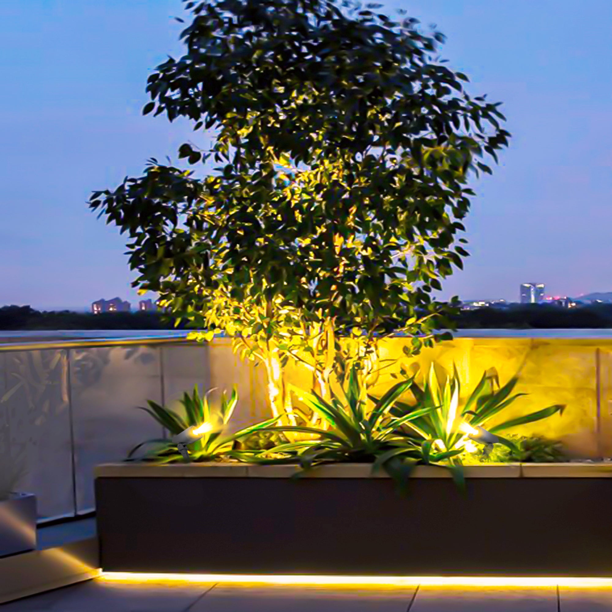 Garden Triangular Spike Light